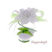 Boule dragées vert anis fleur blanche