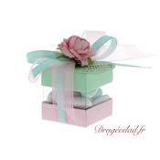 Boite  drages cube vert d'eau et rose